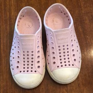 Natives size 8 girls Jefferson shoes